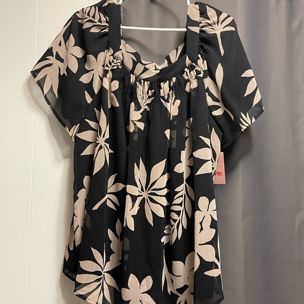 Cute printed blouse. NEW with tags!